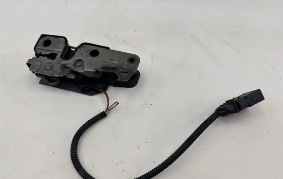 Volkswagen Touareg II Engine bonnet/hood lock/catch 7P6823509B