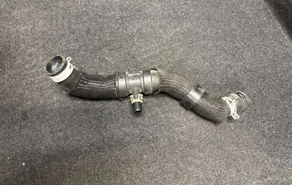 Engine coolant pipe/hose