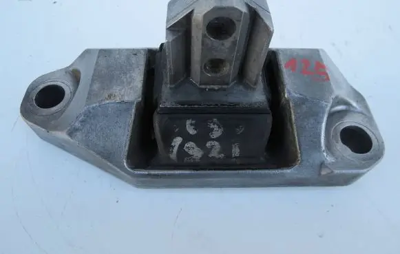Volvo XC90 Engine mount vacuum valve 