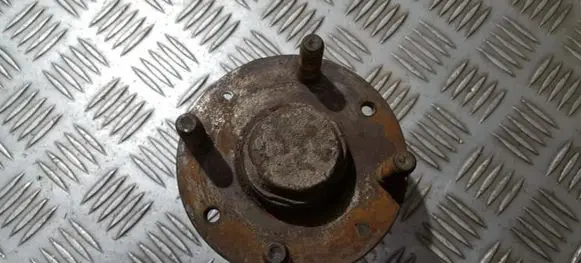 Mazda 323 Rear wheel hub