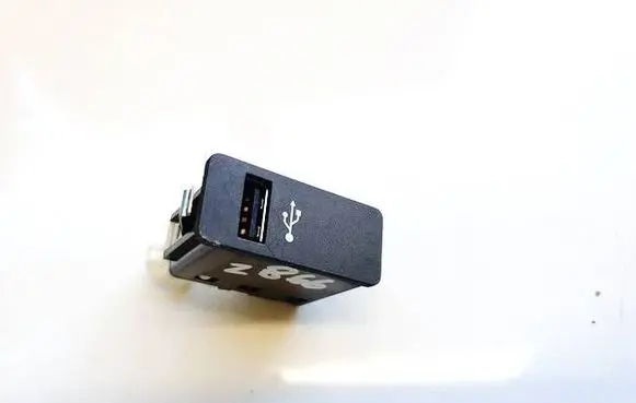 Mini Cooper Countryman R60 USB socket connector 8410682039702