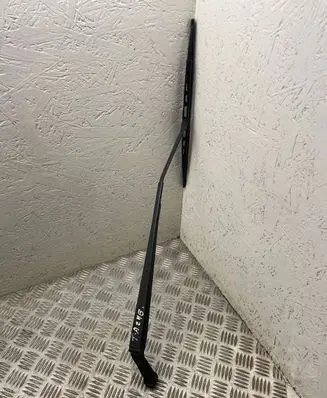 Toyota Avensis T250 Front wiper blade arm