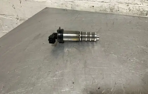 BMW X5 E70 Camshaft vanos timing valve 8605123 11368605123