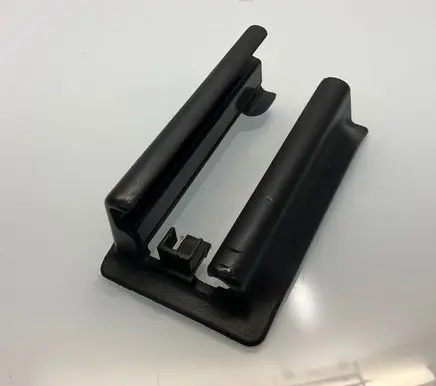 Mercedes-Benz E W211 Front driver seat rail trim 2119190720 70040003 A2119190720
