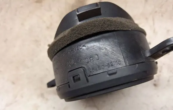 Toyota Yaris Dash center air vent grill 556505210