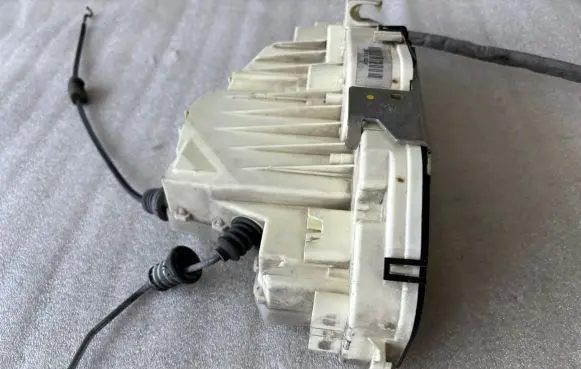 Mercedes-Benz S W221 Rear door lock A2217306235 2217306235