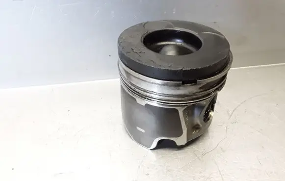 Volvo V50 Piston 