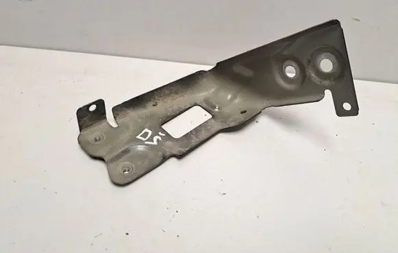 BMW X7 G07 Fender mounting bracket 7472598