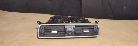 BMW X5M E70 Dash center air vent grill 9252007