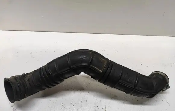 Volvo S40, V40 Air intake hose/pipe MB957388 5V023SCCAT2