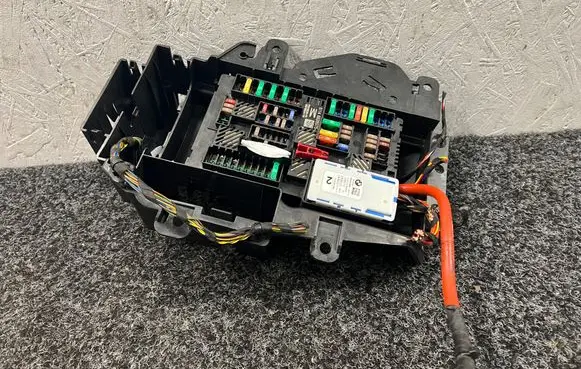 BMW X3 G01 Fuse module 6828075 9397076