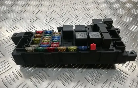Volvo S60 Fuse module 8678449 518828009