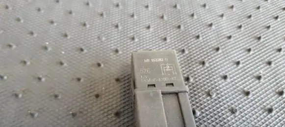Volvo S40, V40 Other relay MB953382 A1001-X7