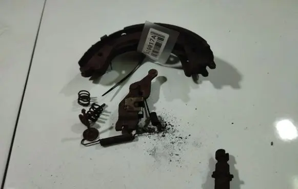 Nissan Quest Handbrake/parking brake pads 