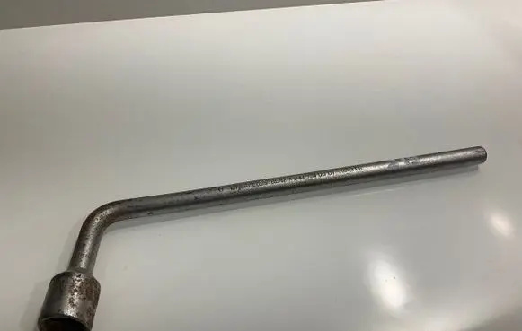 Mercedes-Benz CLS C219 Wheel nut wrench A2215810001 2215810001