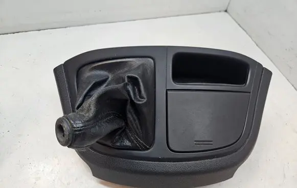 Hyundai H-1, Starex, Satellite Gear shifter surround trim plastic 846324H000