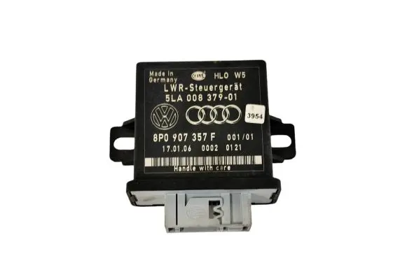 Audi A3 S3 8P Light module LCM 8P0907357F 00020121 5LA00837901