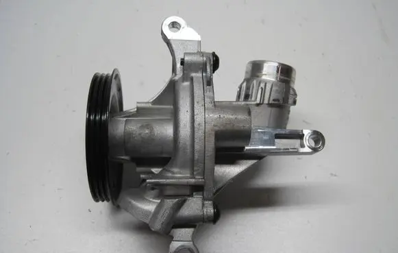 Volvo V60 Water pump 32382367