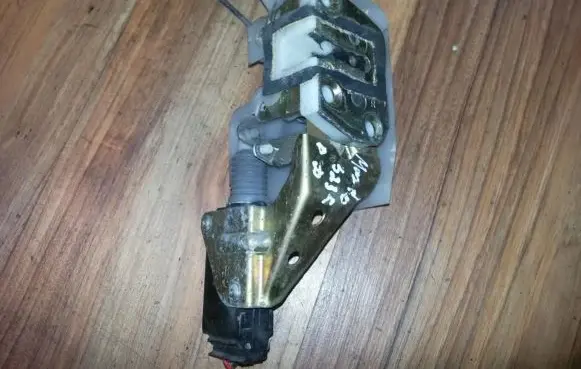Mazda 323 Front door lock