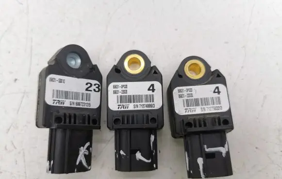 Lexus IS 220D-250-350 Airbag deployment crash/impact sensor 898310P020 8983153010