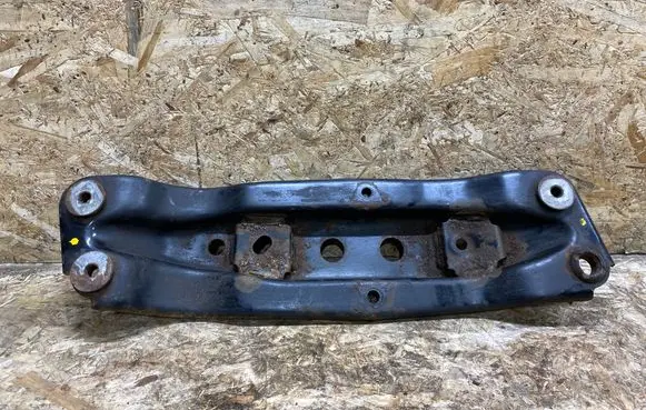 Infiniti G37 Gearbox mounting bracket