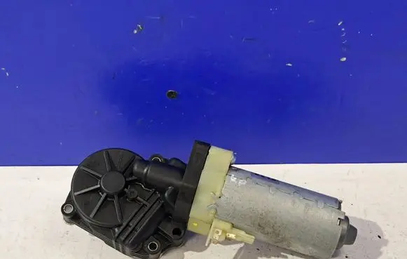 Volvo S60 Seat adjustment motor 0130002527 198389104