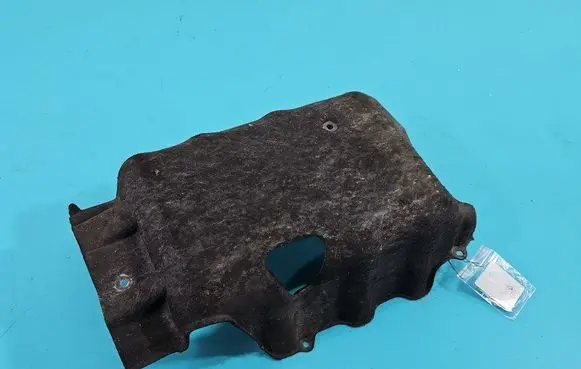 Center/middle under tray cover