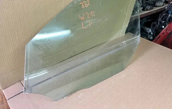 Mercedes-Benz E W212 Sliding door window/glass 