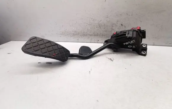 Volkswagen PASSAT B5.5 Accelerator throttle pedal 8E2721523A