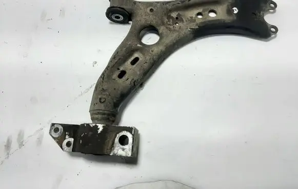 Volkswagen Golf VI Front lower control arm/wishbone 