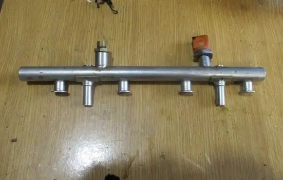 Volkswagen Phaeton Fuel main line pipe VW06J906051D