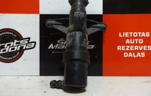 BMW 5 E60 E61 Headlight washer pump 8377429