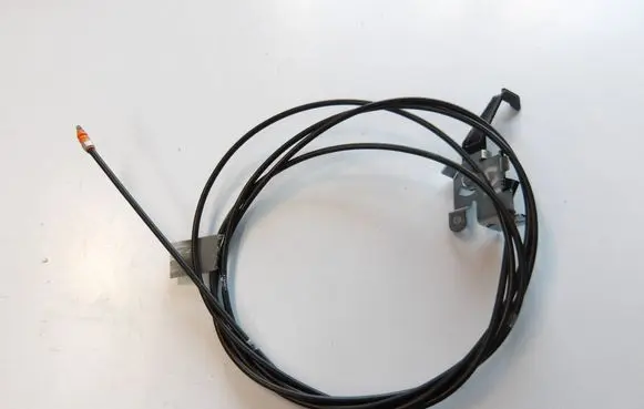 Suzuki Vitara (LY) Fuel cap release pull handle