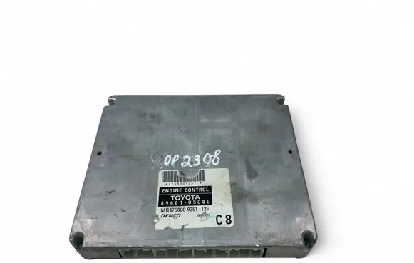 Toyota Avensis T250 Engine control unit/module 8966105C80 MB1758009251