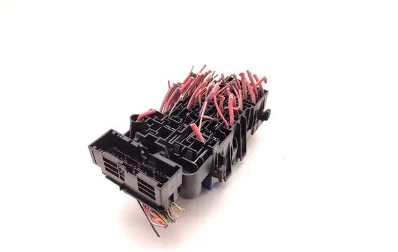 Renault Megane III Fuse module 8200337666 V23136-J4-X60