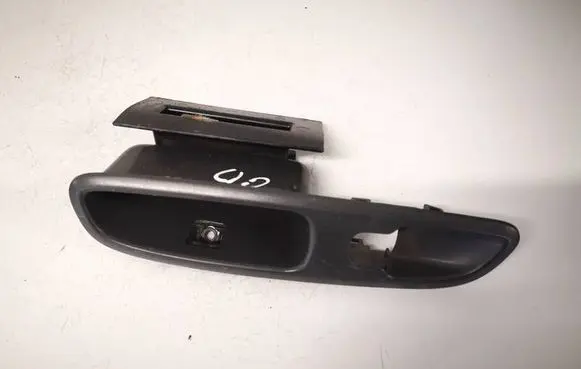 Volvo V70 Front door window switch trim 9193301