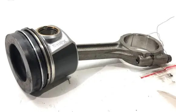 Volkswagen PASSAT B8 Piston with connecting rod 04LBCRL