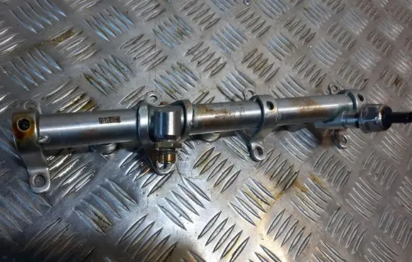 Audi A5 Fuel distributor 06M133316L
