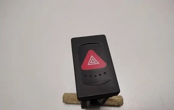 Volkswagen PASSAT B5 Hazard light switch 7M3953235 YM2113A350BAW
