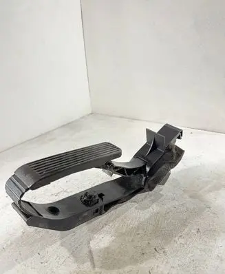 Mercedes-Benz E W211 Accelerator throttle pedal A2113000404