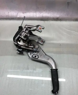 Opel Astra K Hand brake release handle 39133699