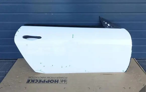 Maserati GranTurismo Front door 68498600