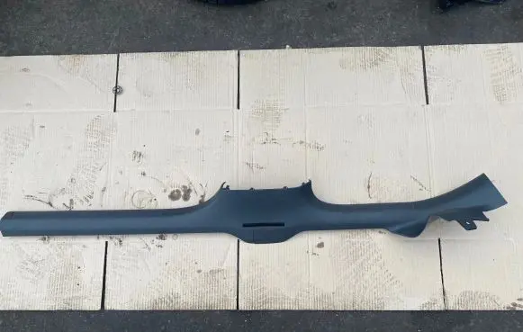 Front sill trim cover