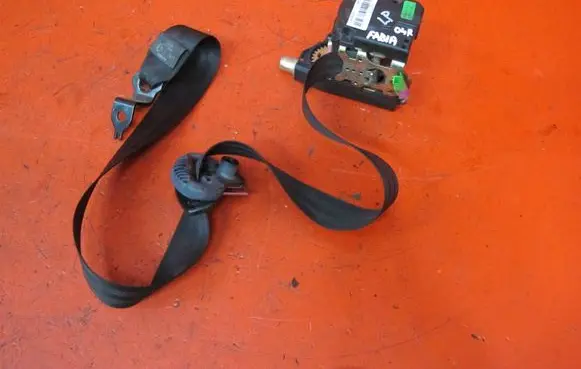 Skoda Fabia Mk1 (6Y) Front seatbelt 6Y0857701B
