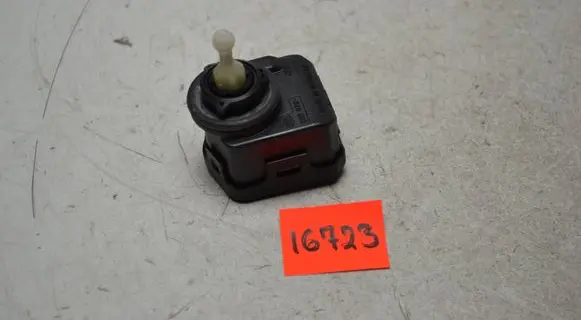Volkswagen Bora Headlight level adjustment motor 1J0941295C