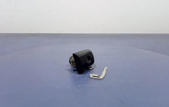 Volvo V50 Front door lock 