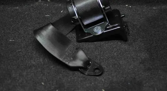 Opel Astra J Rear seatbelt F13443563 616569200C