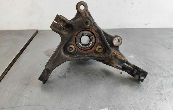 Front wheel hub spindle knuckle