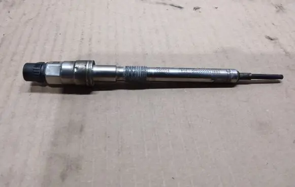 BMW 5 F10 F11 Glow plug 8518215 0905161223