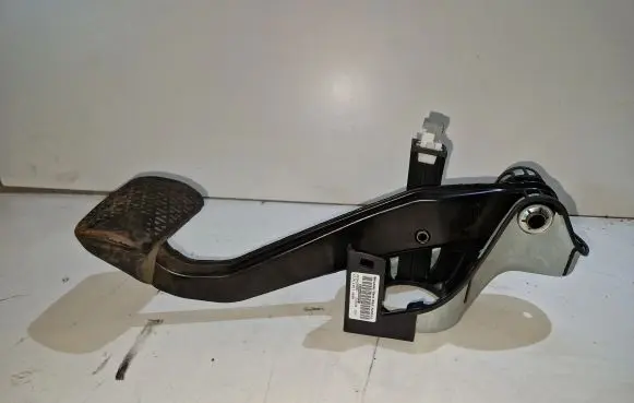 Mercedes-Benz C W204 Brake pedal A2042902001